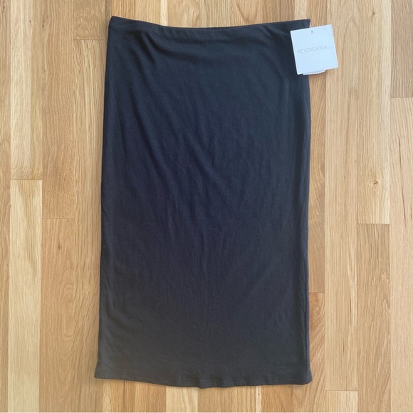 Beyond the Bump Dresses & Skirts - NWT Beyond the Bump Black Midi Skirt size M